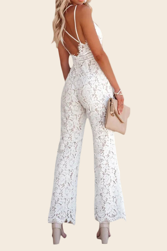 Combinaison dentelle blanche vue de dos révélant un dos nu élégant avec bretelles croisées et finitions en dentelle fine.