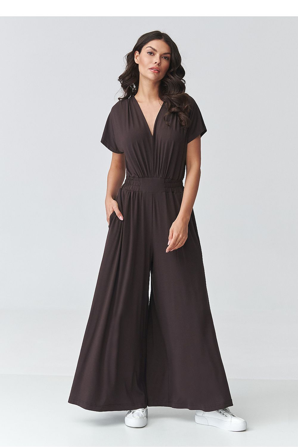 Combinaison fluide femme chic marron chocolat coupe large profil