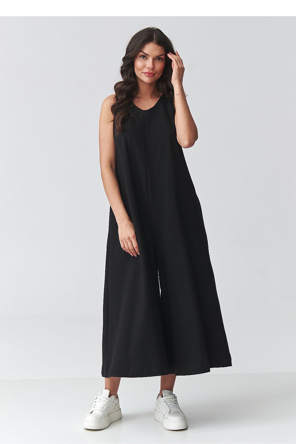 Combinaison oversize chic sans manches noir femme coupe ample – La Flâneuse