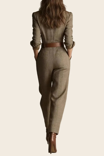 combinaison pantalon chic femme marron beige vue arriere silhouette structuree