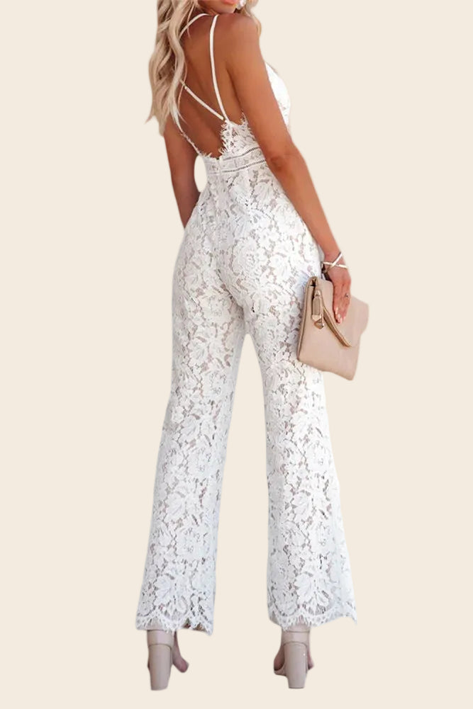 Combinaison dentelle blanche vue de dos révélant un dos nu élégant avec bretelles croisées et finitions en dentelle fine.

