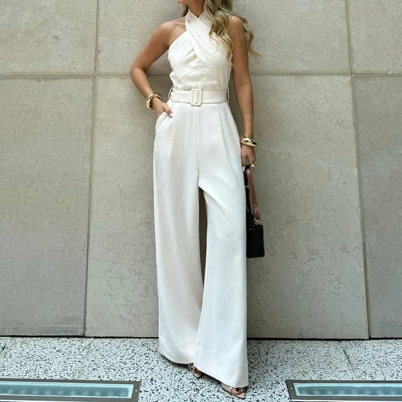 combinaison blanche dos nu La Montpensier tenue chic mur