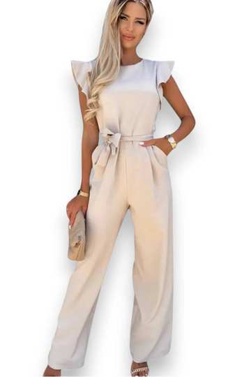  Combinaison femme chic mariage beige de face. Allure souveraine avec épaules structurées et taille nouée.