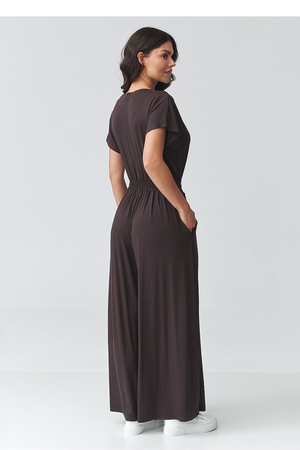 Combinaison fluide femme chic marron chocolat coupe large dos