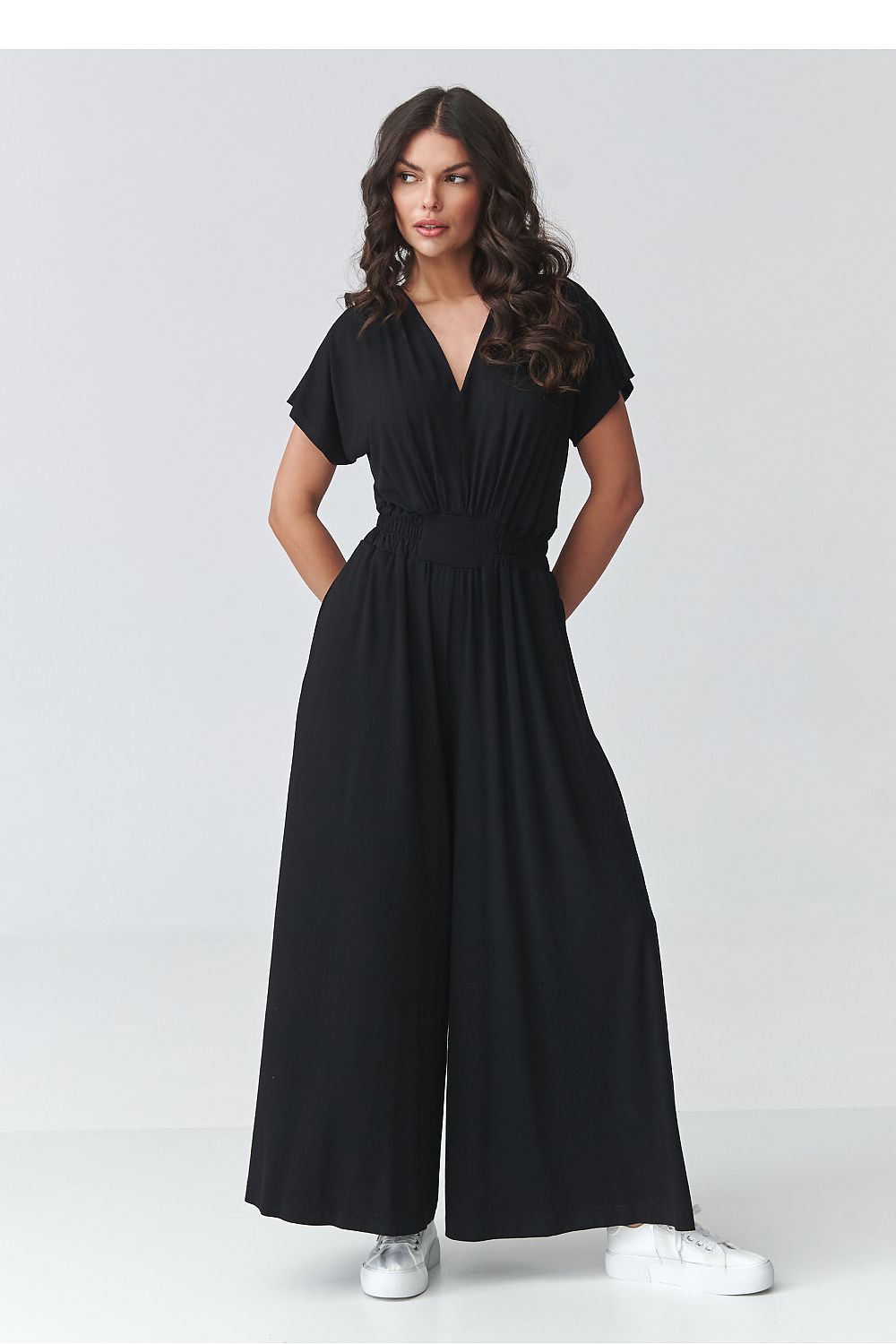 Combinaison fluide femme chic noir coupe large face