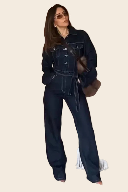 Combinaison Marais bleu, vue de face sur fond neutre mettant en avant la silhouette longiligne et la ceinture ruban assortie.