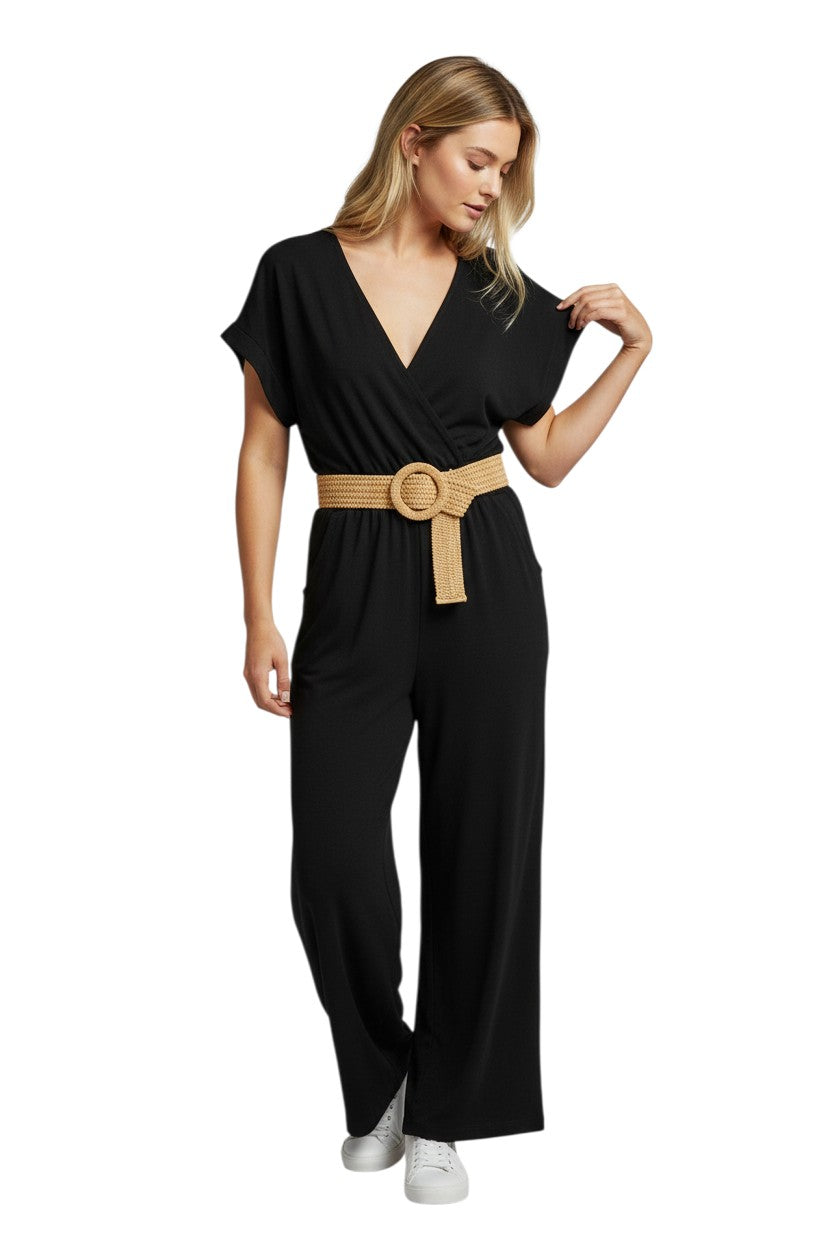 Combinaison pantalon noire femme maison de la combi avec col V croisé, manches amples et ceinture tressée beige