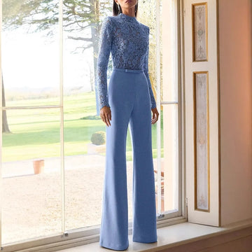 combinaison pantalon dentelle bleu Saint-Germain femme style soiree pres fenetre
