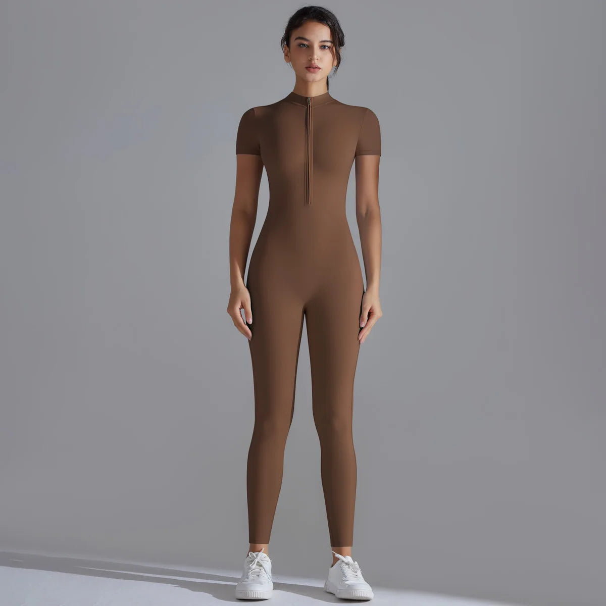 Combinaison yoga femme marron chocolat. Une teinte chaude et tendance pour une allure activewear sophistiquée.