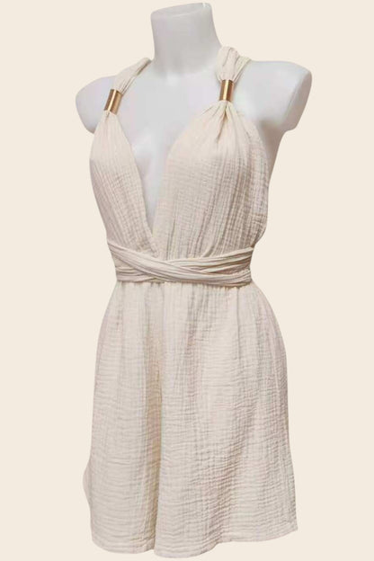Combishort blanc fluide La Bandolaise sur mannequin. Texture légère et respirante idéale pour affronter les fortes chaleurs avec style.