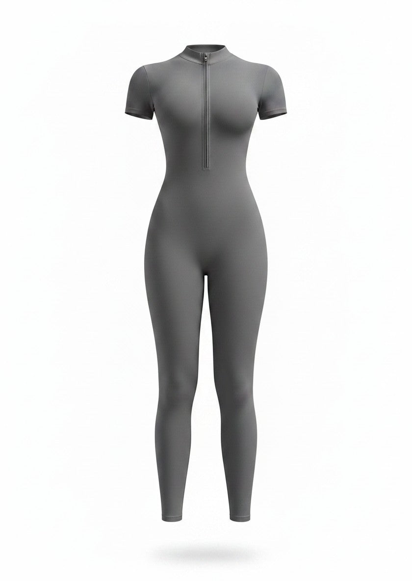 Coupe de face de la combinaison de yoga La Floriane. Mise en évidence du demi-zip central pratique et de la ligne ajustée.