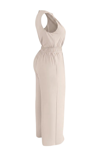 Combinaison femme beige La mandrinoise, col V, ceinture dorée, pantalon palazzo, polyester et coton.