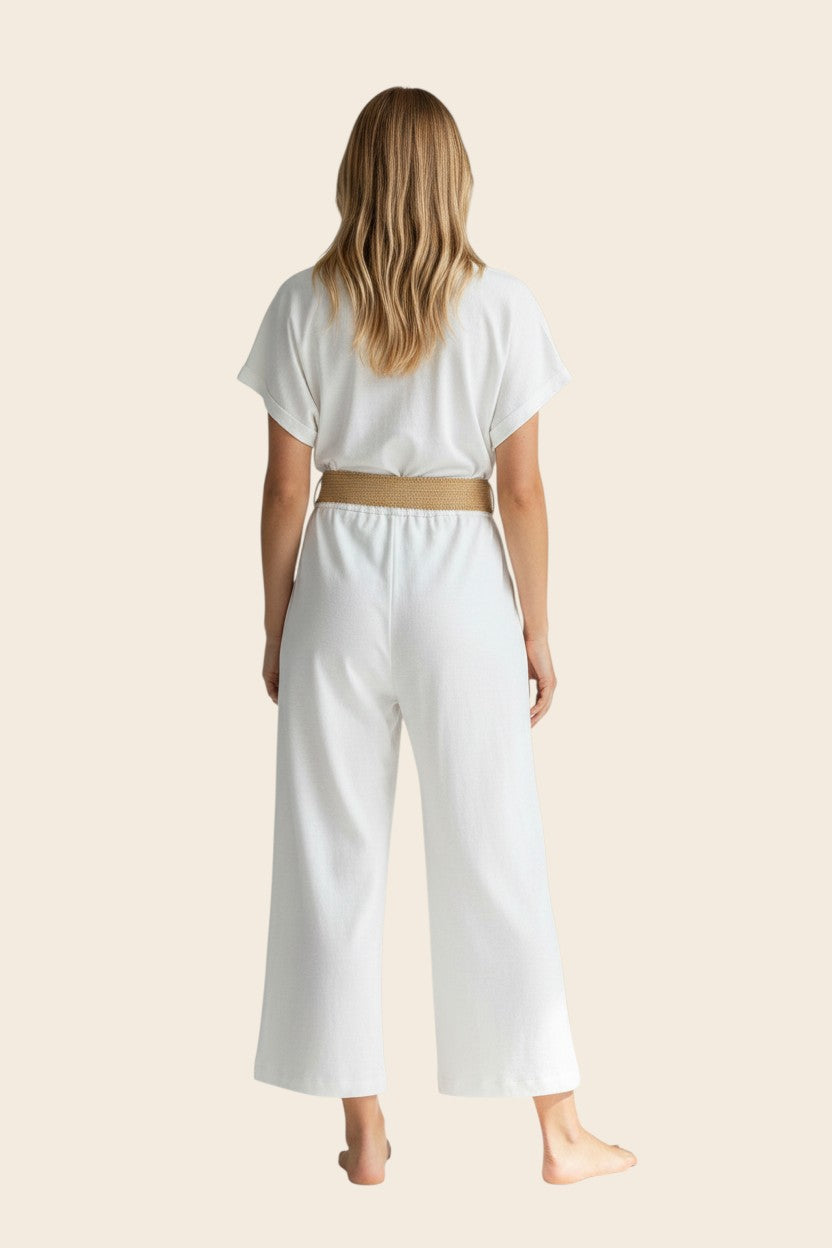 Vue arrière de la combinaison blanche femme mariage Maison de la Combi avec ceinture tressée et jambes larges