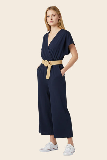 Combinaison bleu marine chic La Sétoise par maison de la combi avec col V croisé, ceinture tressée et coupe wide leg
