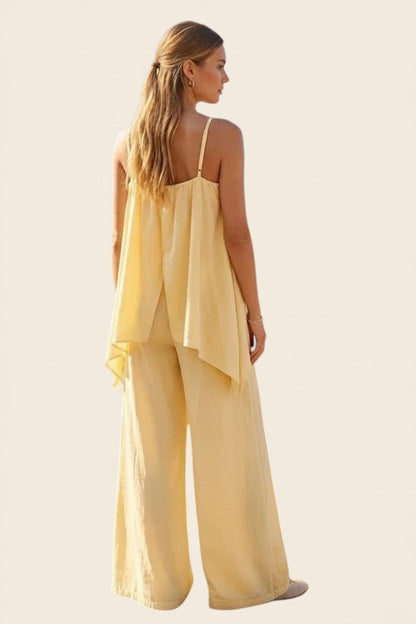 Combinaison jaune pastel maison de la combi en viscose fluide avec bretelles fines et pantalon palazzo large