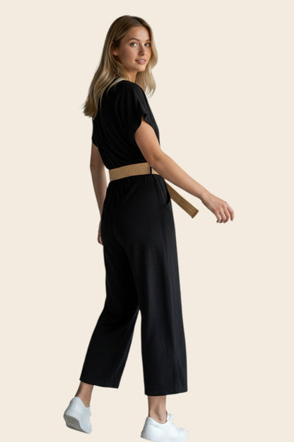 Combinaison pantalon noire femme maison de la combi avec col V, jambes larges et ceinture tressée beige