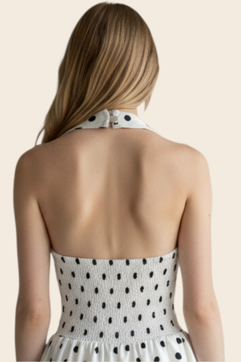 Vue arrière de la combinaison à pois La Tropézienne maison de la combi, dos nu avec taille smockée, fond blanc